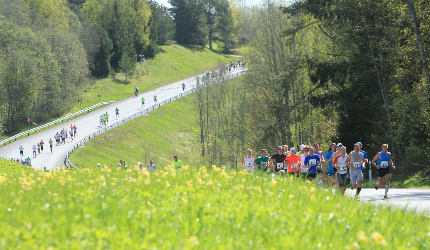 Pühapäeval peeti 33. Tartu jooksumaraton, kus pikema, 23 kilomeetri distantsi läbis 1836 jooksjat.