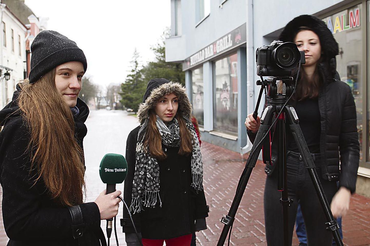 Töövarjud said Pärnu Postimehes kätt proovida tänavaküsitluses, video tegemises ning artikli kirjutamises.