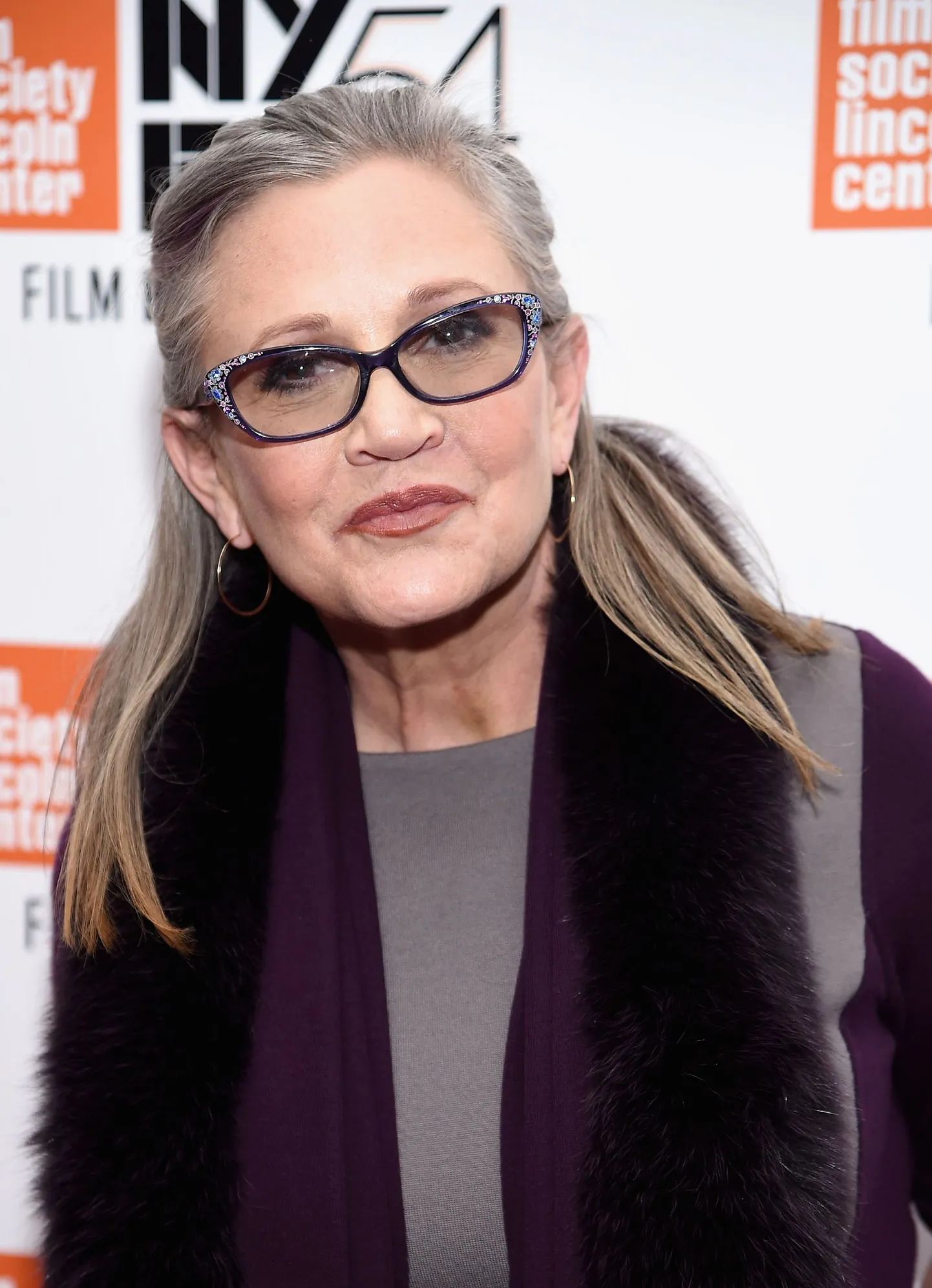 USA näitlejanna Carrie Fisher võttis sel 2016. aasta 10. oktoobril tehtud pildil osa New Yorgi filmifestivalist. Vaid kaks kuud hiljem, 27. detsembril suri ta, olles mõni päev varem saanud Euroopast naastes lennukis südamerabanduse.