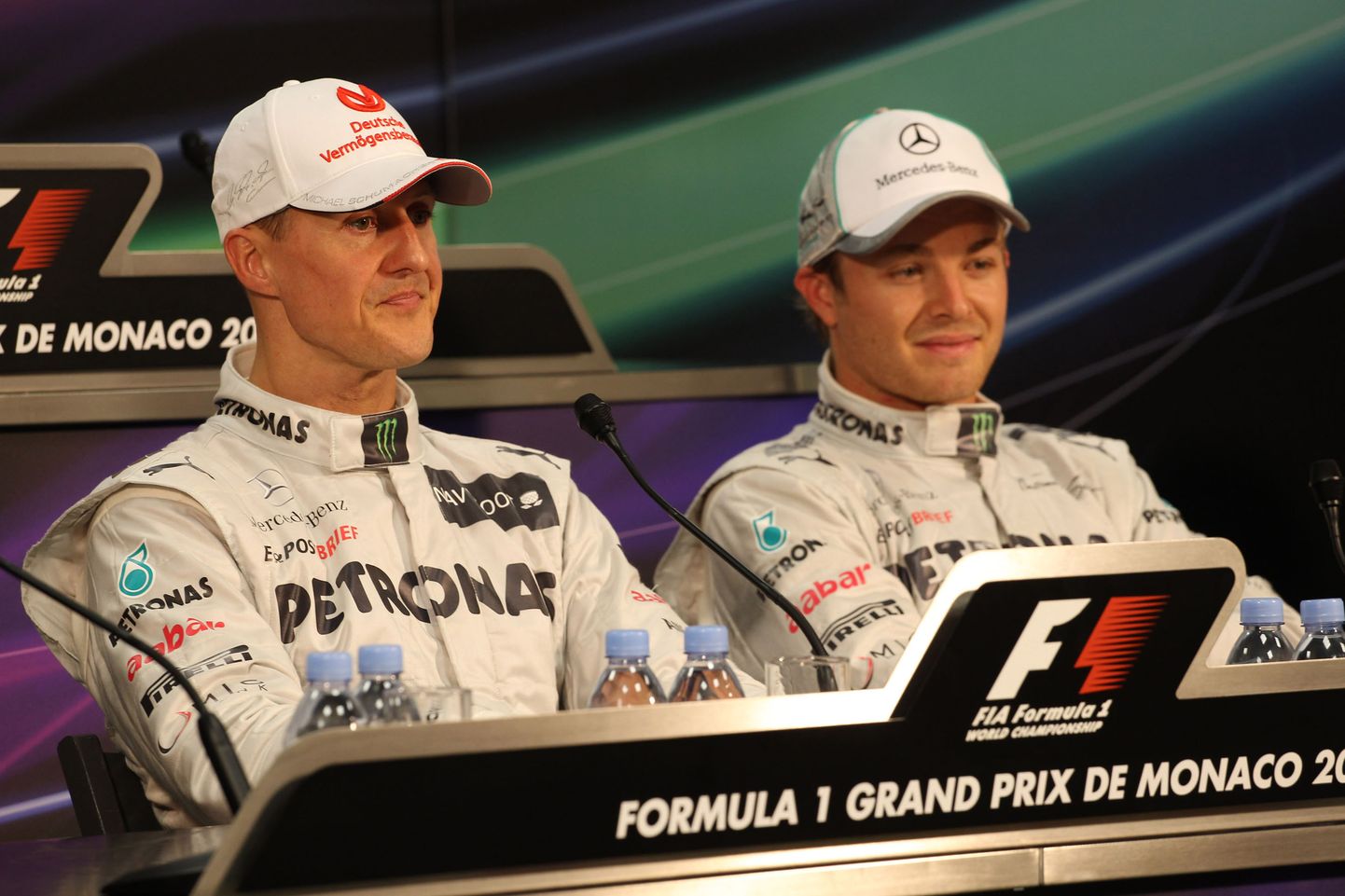 Michael Schumacher (vasakul) ja Nico Rosberg.