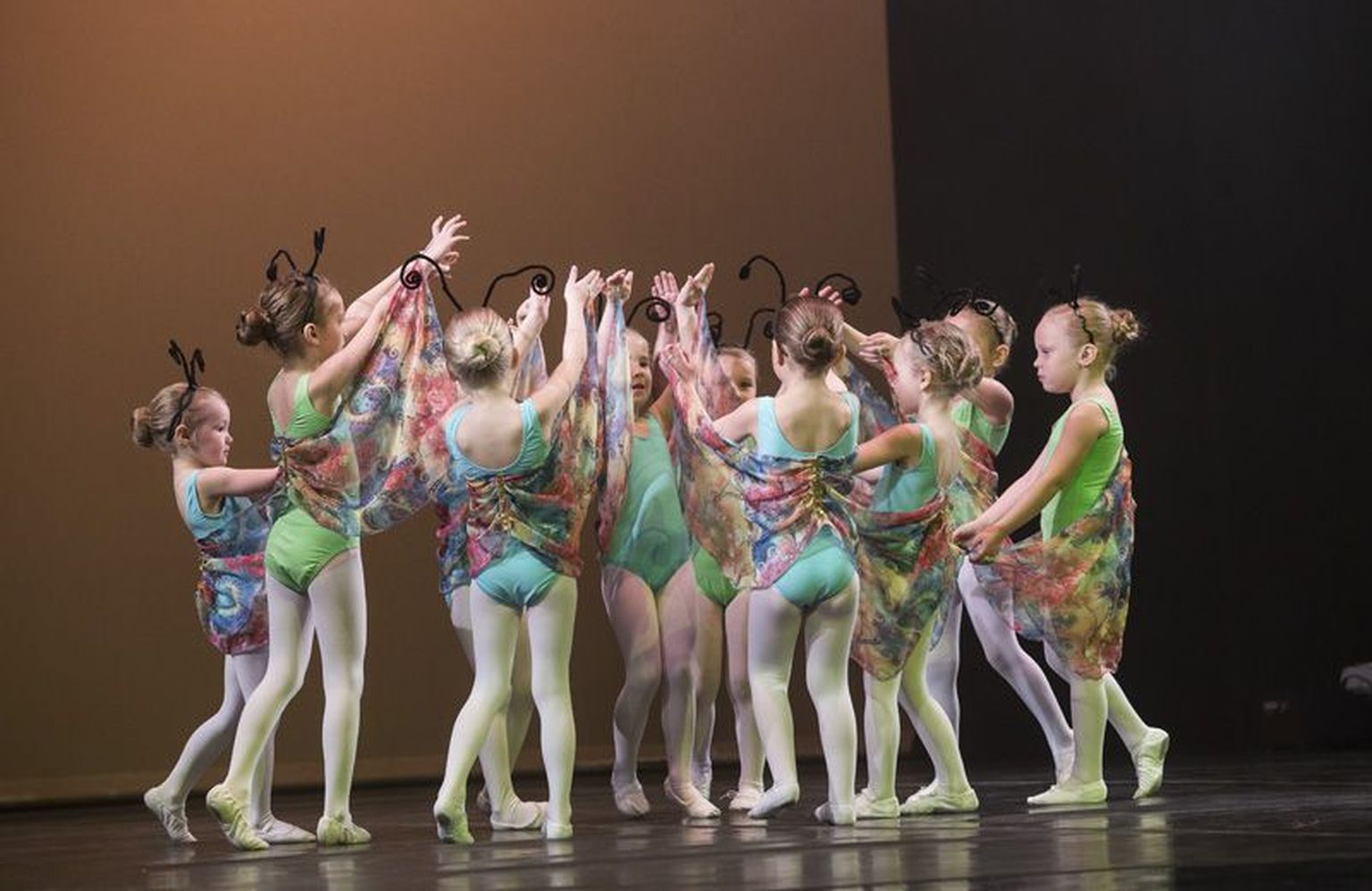 Kaurikooli balletiklassi eelklassi säravad “Liblikad”.