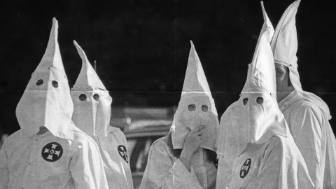 FOTO ⟩ Converse astus reklaamiga ämbrisse: süütuna näivas moefotos märgati süngeid viiteid