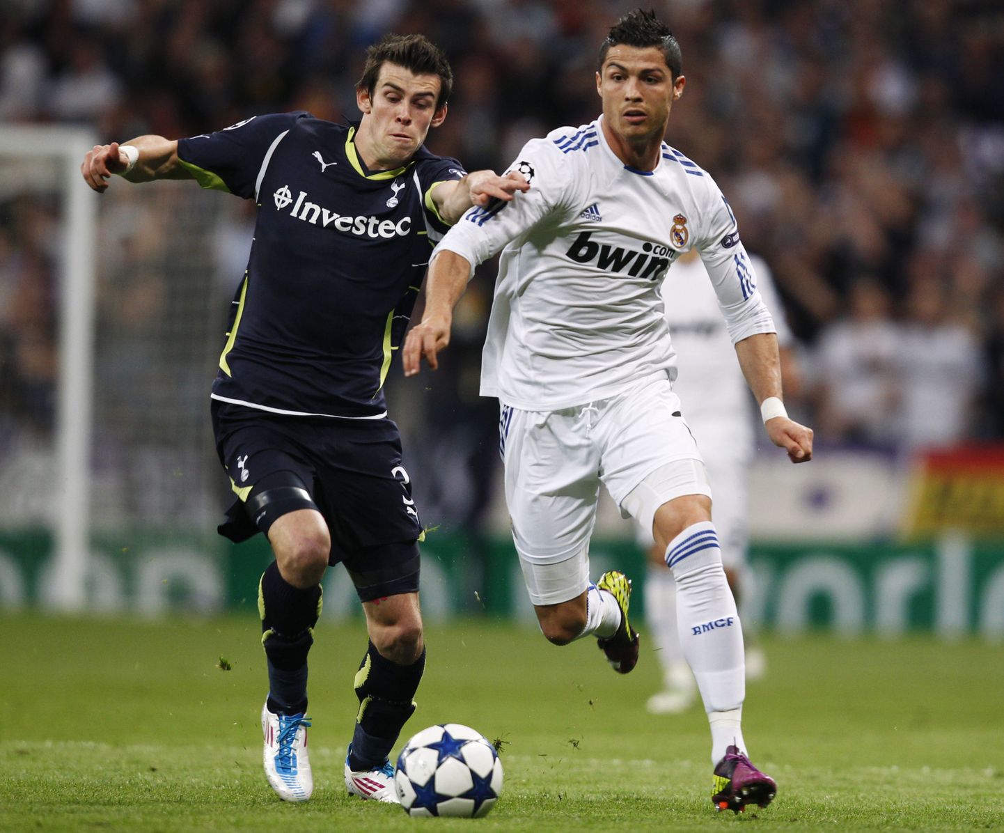 Gareth Bale (vasakul) loodab, et Cristiano Ronaldoga koos mängimine ja treenimine teeb temast parema jalgpalluri