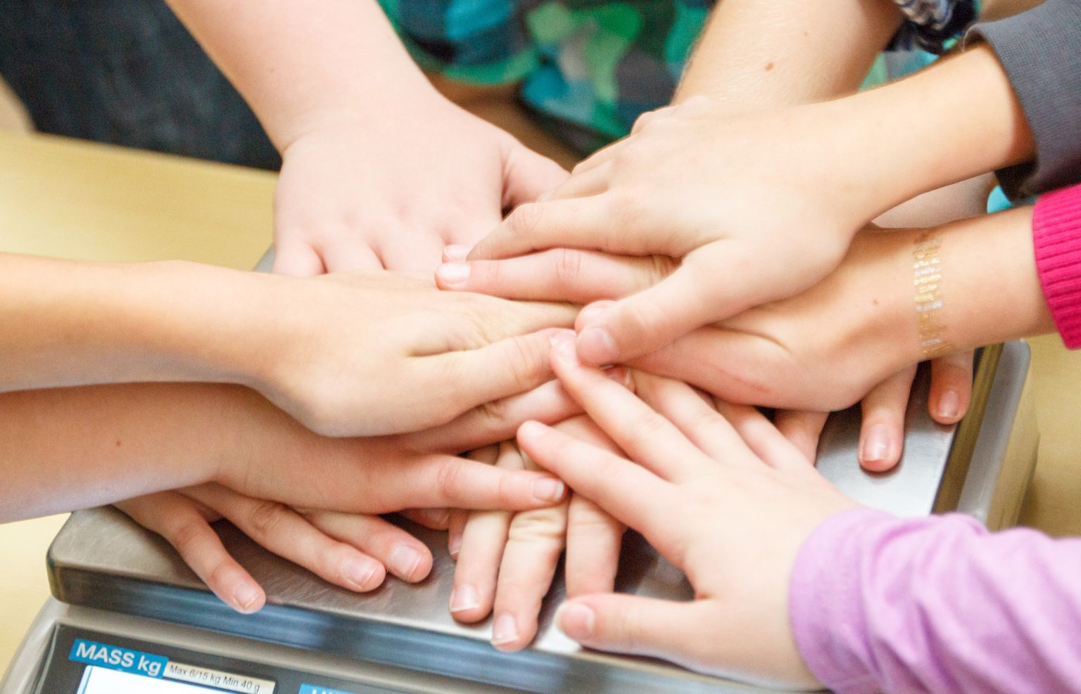 Õpilased, käed, koostöö, lapsed, sõrmed, klass

Foto: Arvo Meeks/Valgamaalane