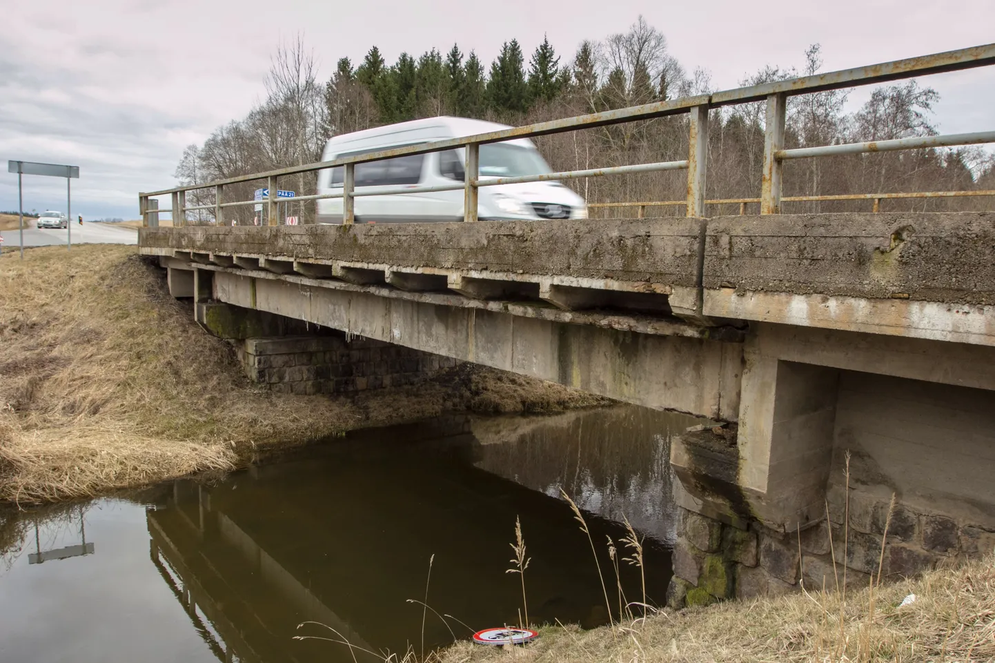 Maanteeameti sõnul häirib tänavu maakonnas kõige rohkem liiklust Sangaste silla remont.