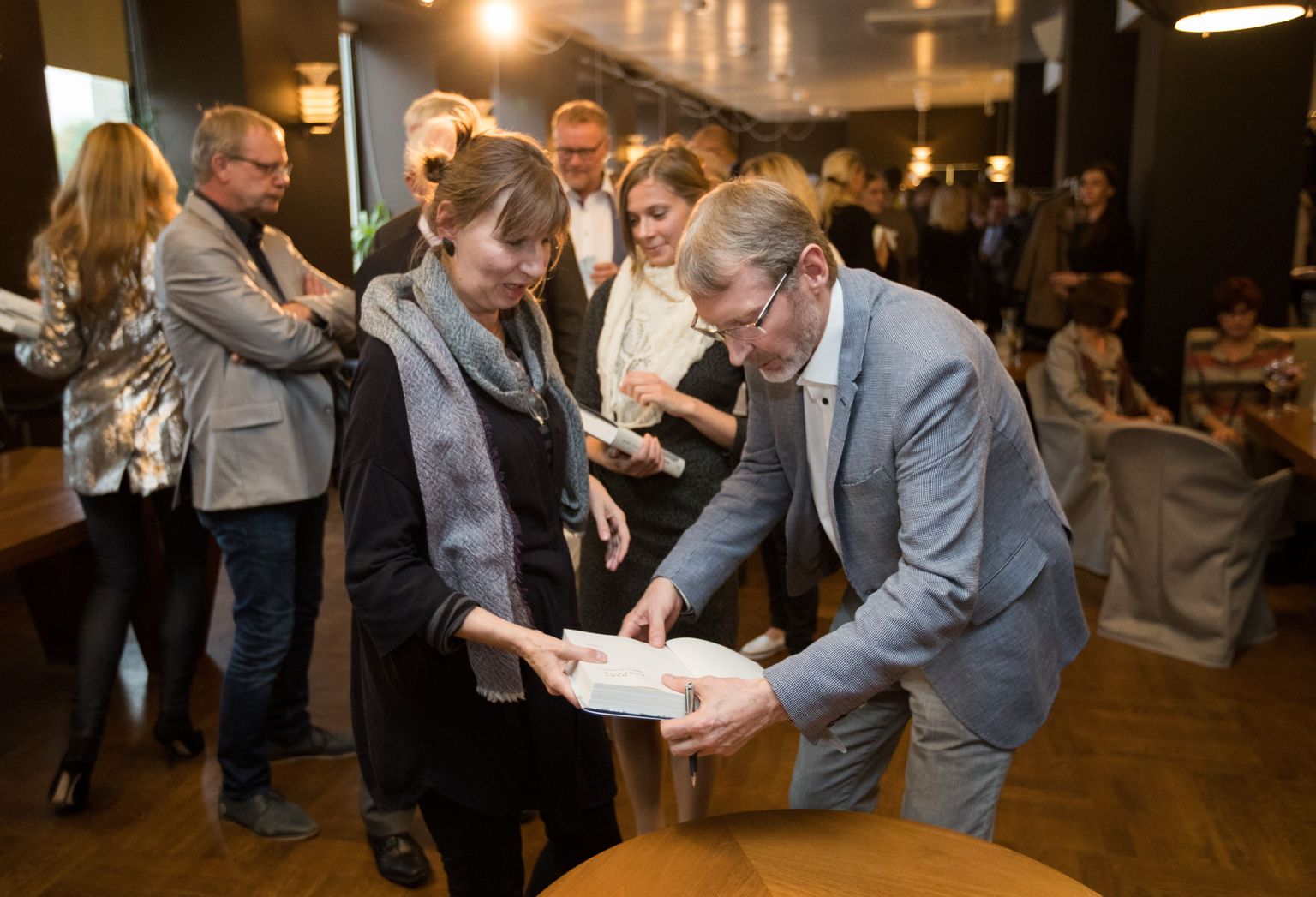 Kolmapäeva õhtul esitles Eesti Meedia endine juht Mart Kadastik Tallinnas Wabaduse kohvikus oma elutööraamatut «Nüüd ma siis kirjutan».