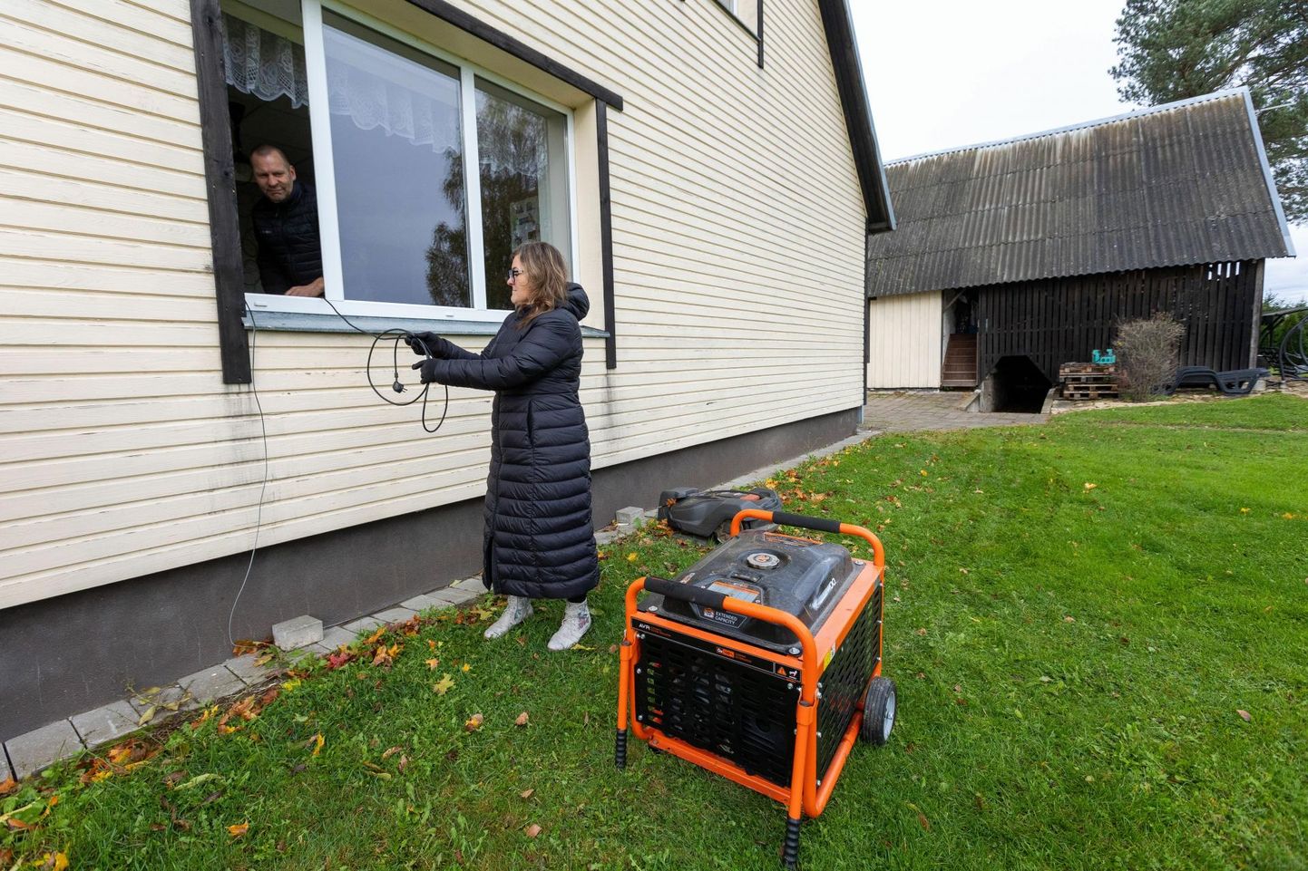 Aile ja Kaido Kalvik hoidsid kodu valge ja soojana tuttavalt laenatud generaatori abil 66 tundi.