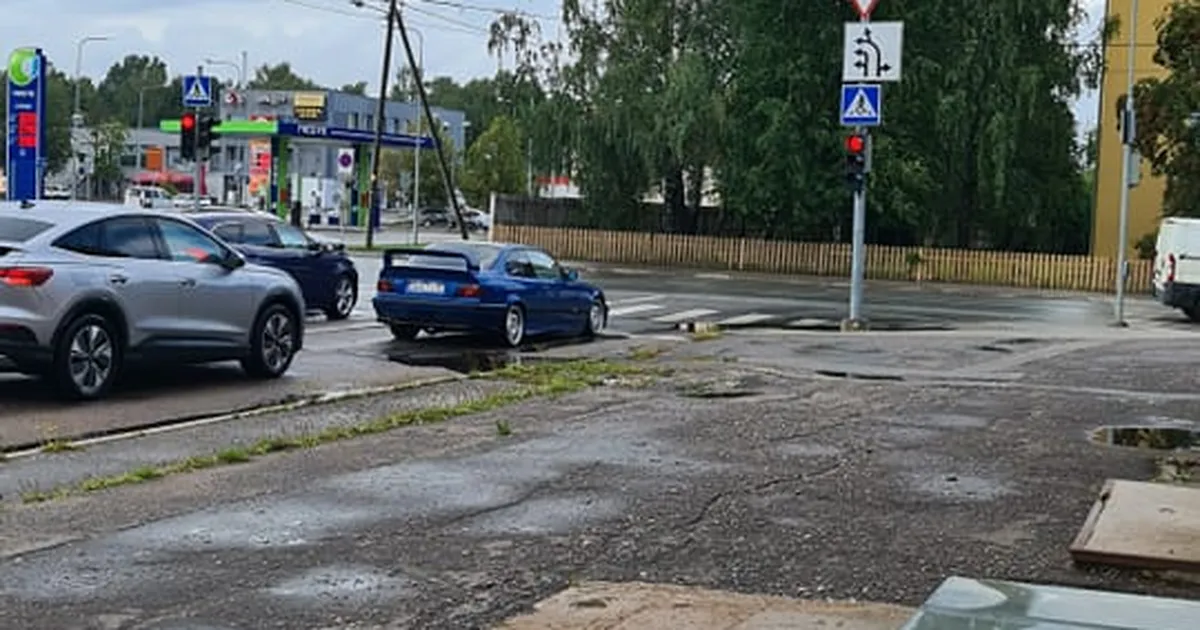 Aardla ja Jalaka tänava ristmikul muutus busside pärast liikluskorraldus