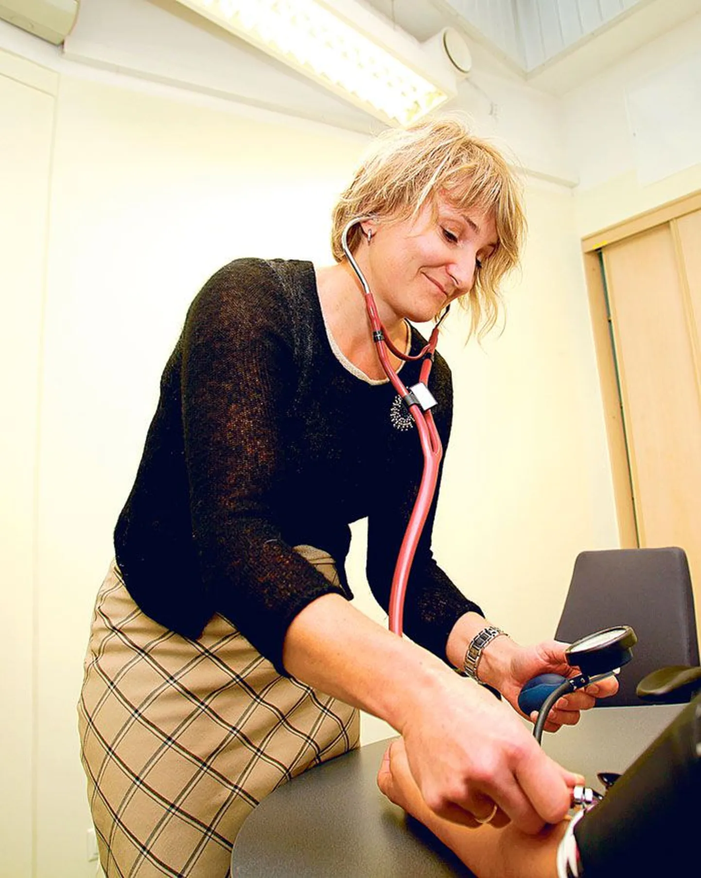 Anneli Rätsep töötab Ülikooli perearstikeskuses, on perearstide seltsi juhatuse liige ja peremeditsiini õppetooli õppejõud.