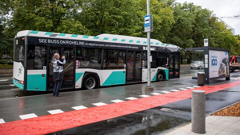 VALIMISED TULEKUL ⟩ Tallinna linnapea käis ümber nimetatud bussipeatust avamas