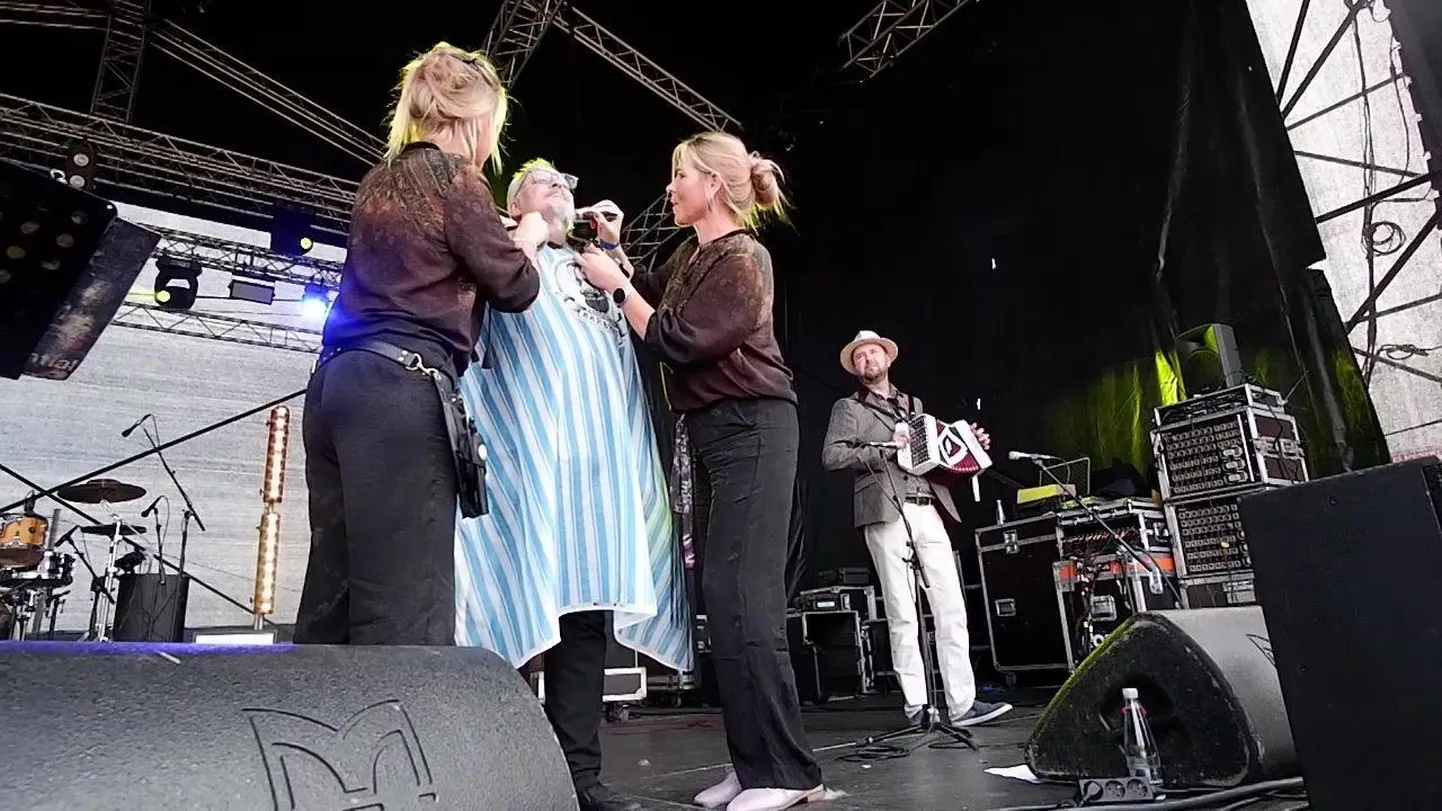 Peep Veedla loobus karusest habemest kesk festivali pealava.