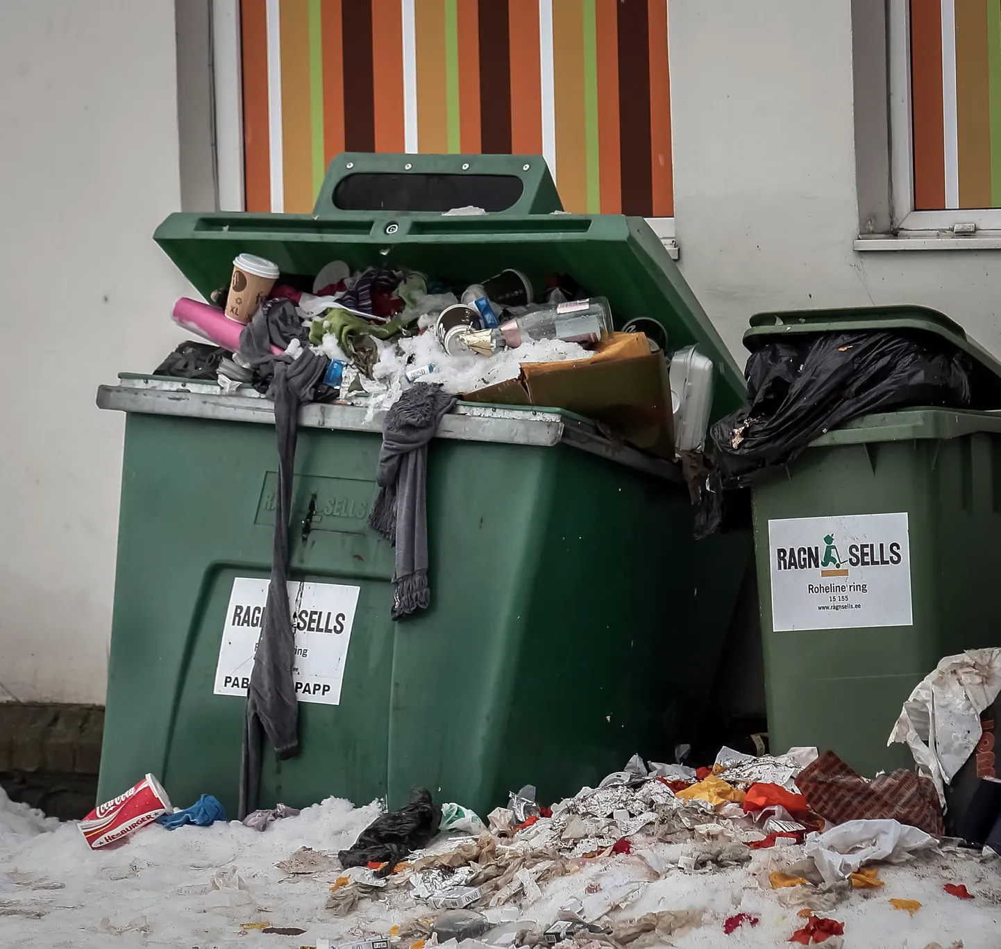 Tühjendamata prügikonteinerid.