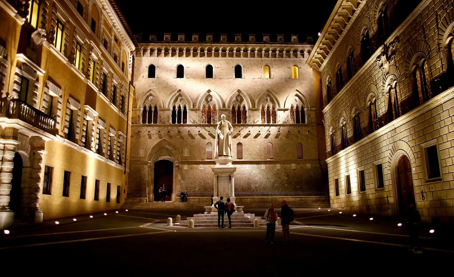 Banca Monte dei Paschi peakorter Itaalias Sienas.