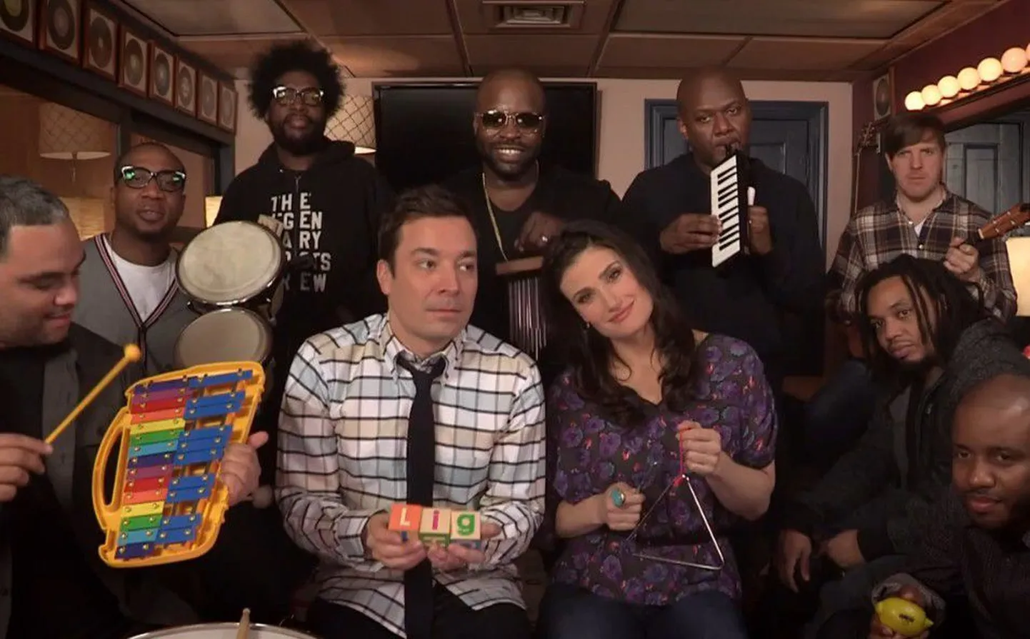 Jimmy Fallon, Idina Menzel ja The Roots