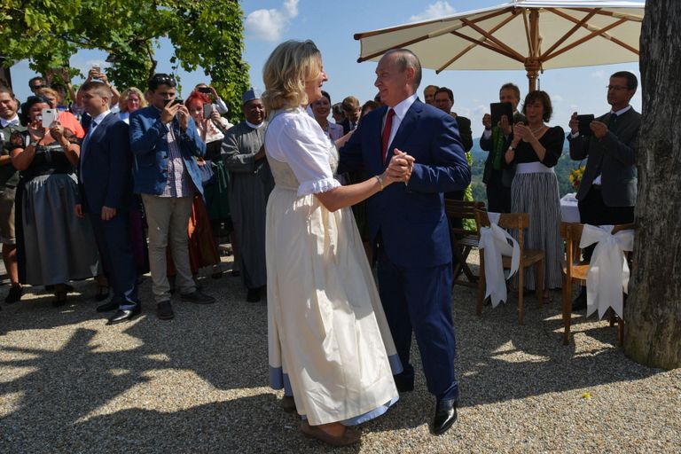 Venemaa president Vladimir Putin osales Austria välisministri Karin Kneissli ja ärimees Wolfgang Meilingeri pulmas
