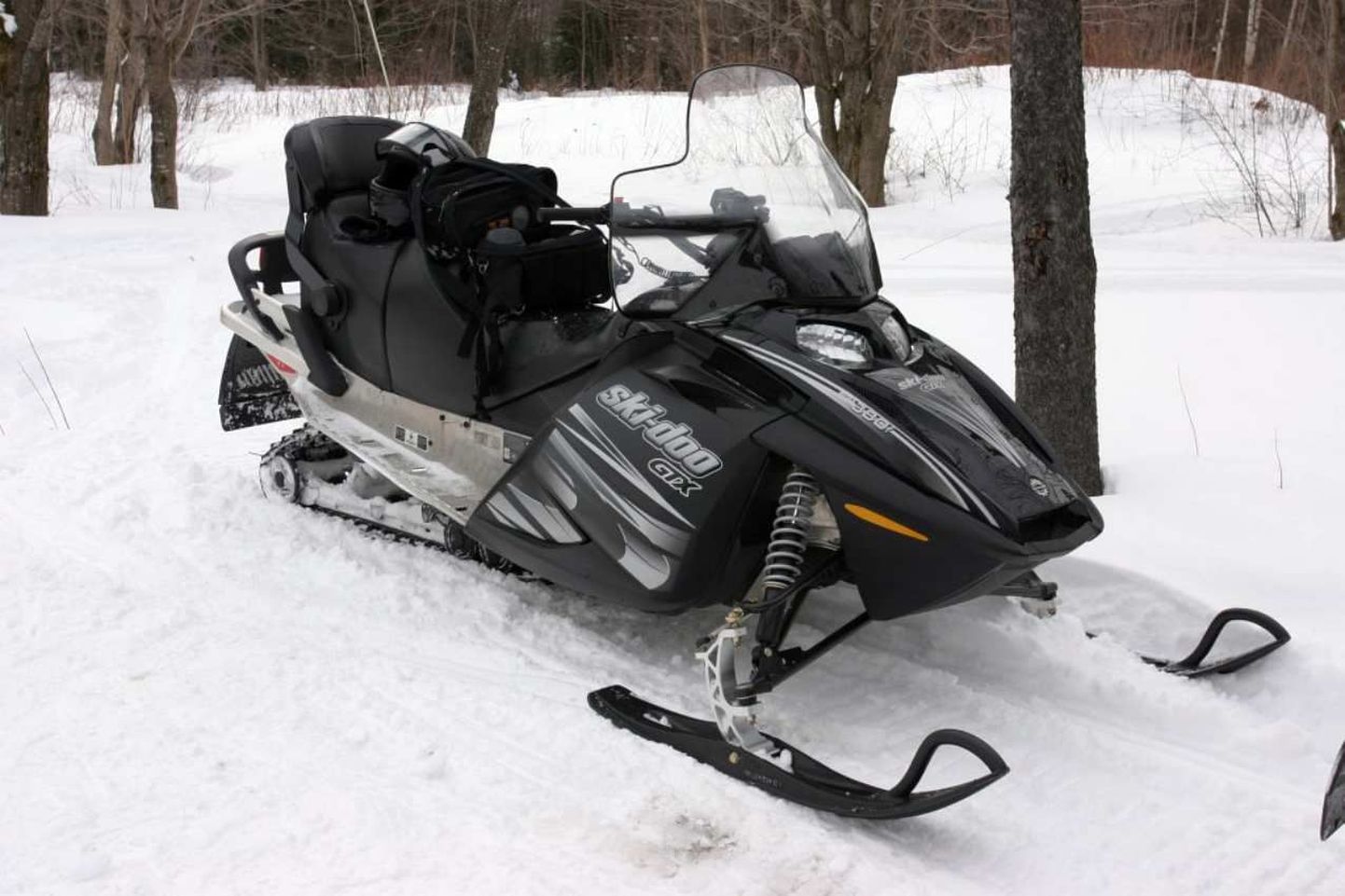 See ei ole õnnetuses osalenud mootorsaan, kuid sõideti sama  Ski-doo tüüpi kaheistmelise 400kuupsentimeetrise saaniga.