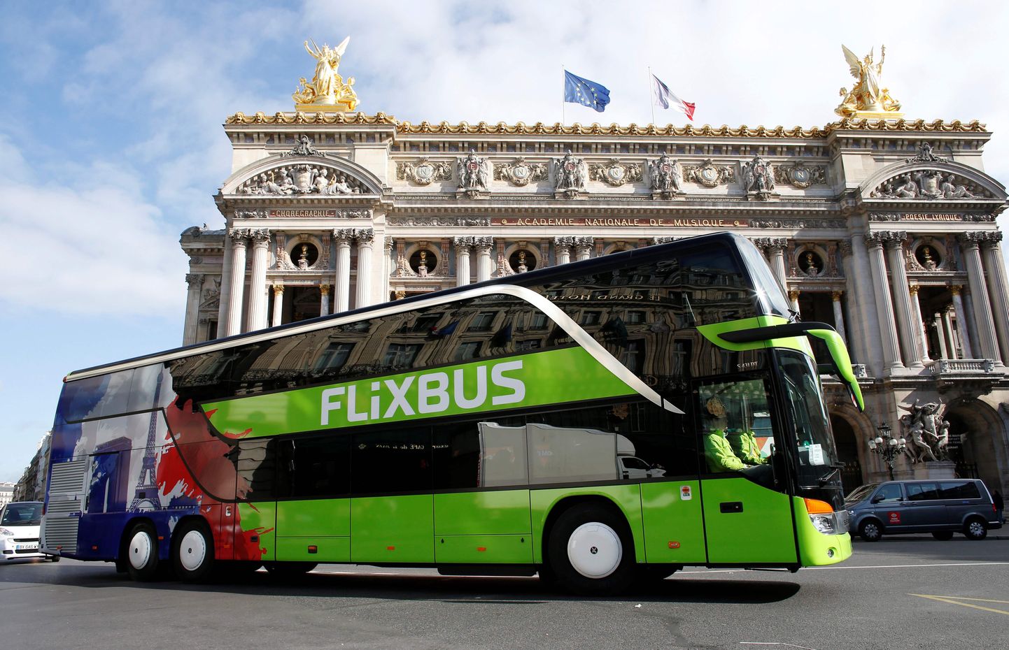 "FlixBus" autobuss Parīzē.