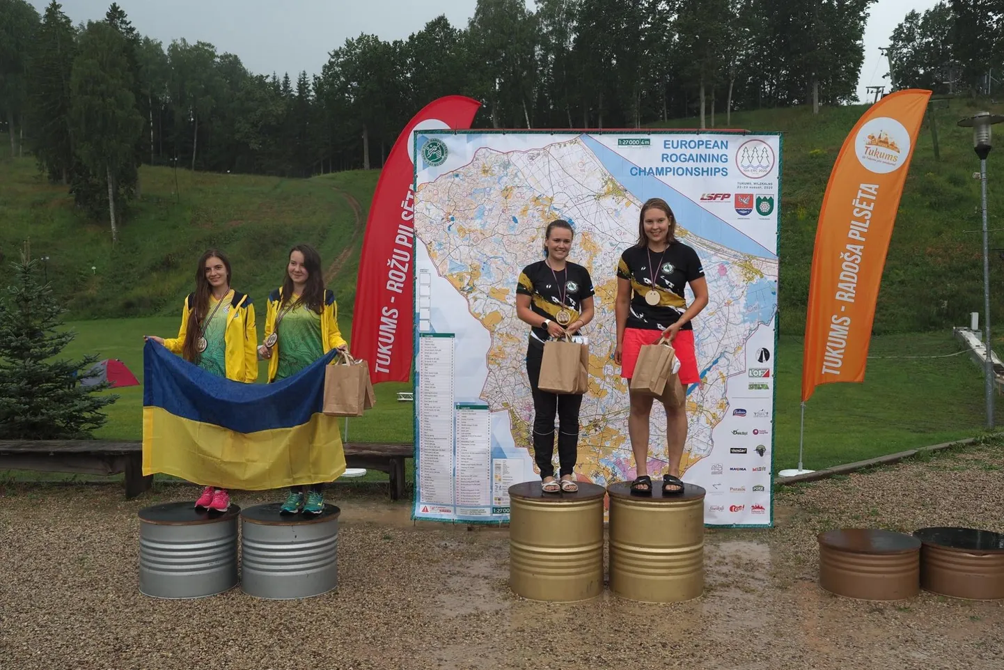 Kaisa Rooba (paremal) ja Epp Paalberg läbisid neile juba varasemast tuttava katsumuse edukalt ning võitsid Euroopa meistrikulla naisjuunioride klassis.