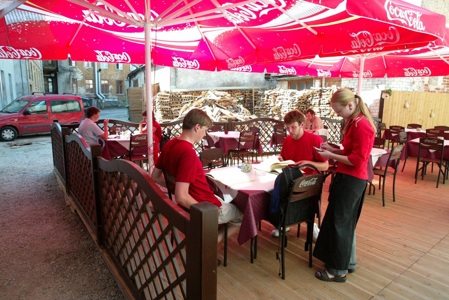 Paljud noored töötavad suvel ettekandjatena.