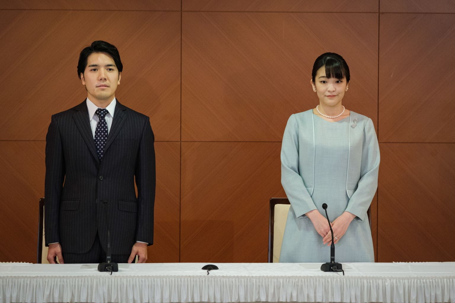 Jaapani printsess Mako ja ta abikaasa Kei Komuro pressikonveretsil Tokyo Grand Arc hotellis, kus teatasid abiellumisest
