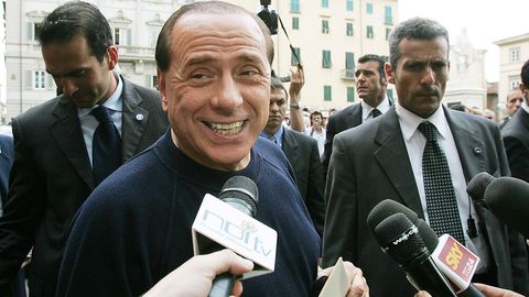 Nunnakostüümis striptiisitarid ja Aadama rüüs peaministrid: Silvio Berlusconile kuulunud skandaalne villa saab salapärase omaniku