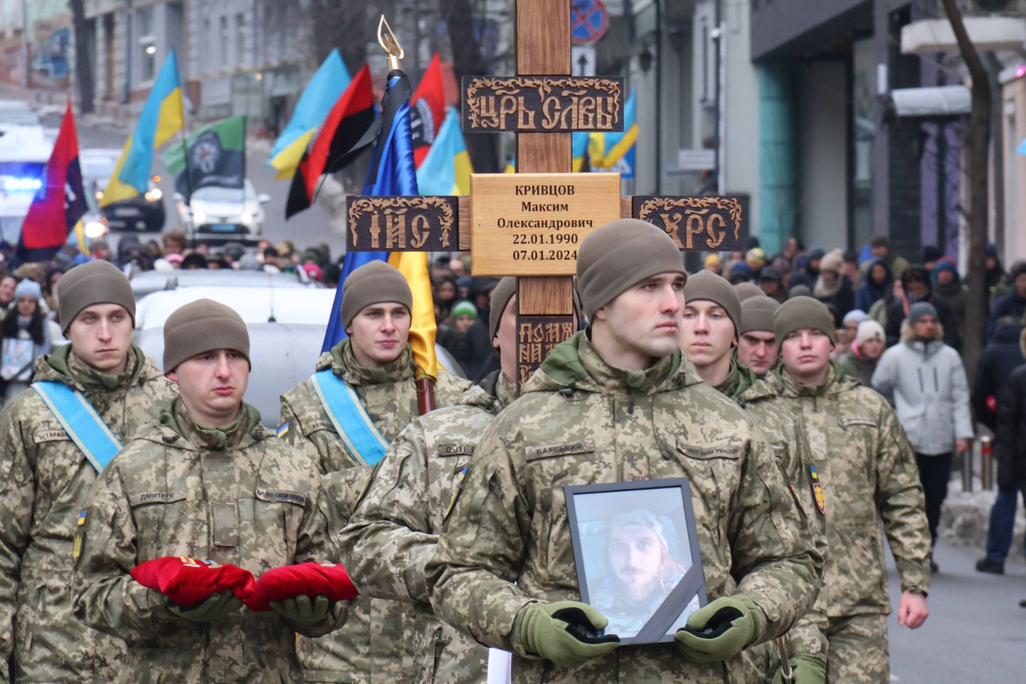 Ukraiņu dzejnieka un karavīra Maksima Krivcova (Dalī) bēres Kijivā. Krivcovs gāja bojā frontes līnijā 2024. gada 7. janvārī.
