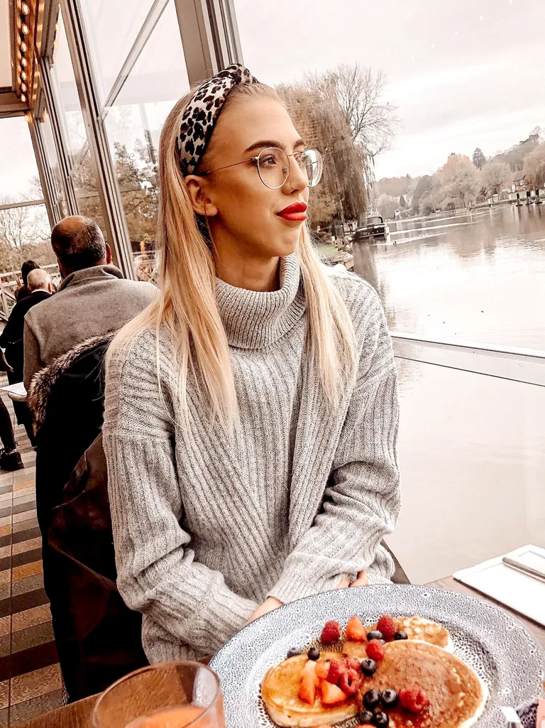 Siani hirm oksendamise ees on lausa nii suur, et kaks aastat tagasi sattus ta seepärast ka haiglasse. Nimelt määras arst talle ärevuse vastu ravimid, mida tüdruk liiga palju võttis