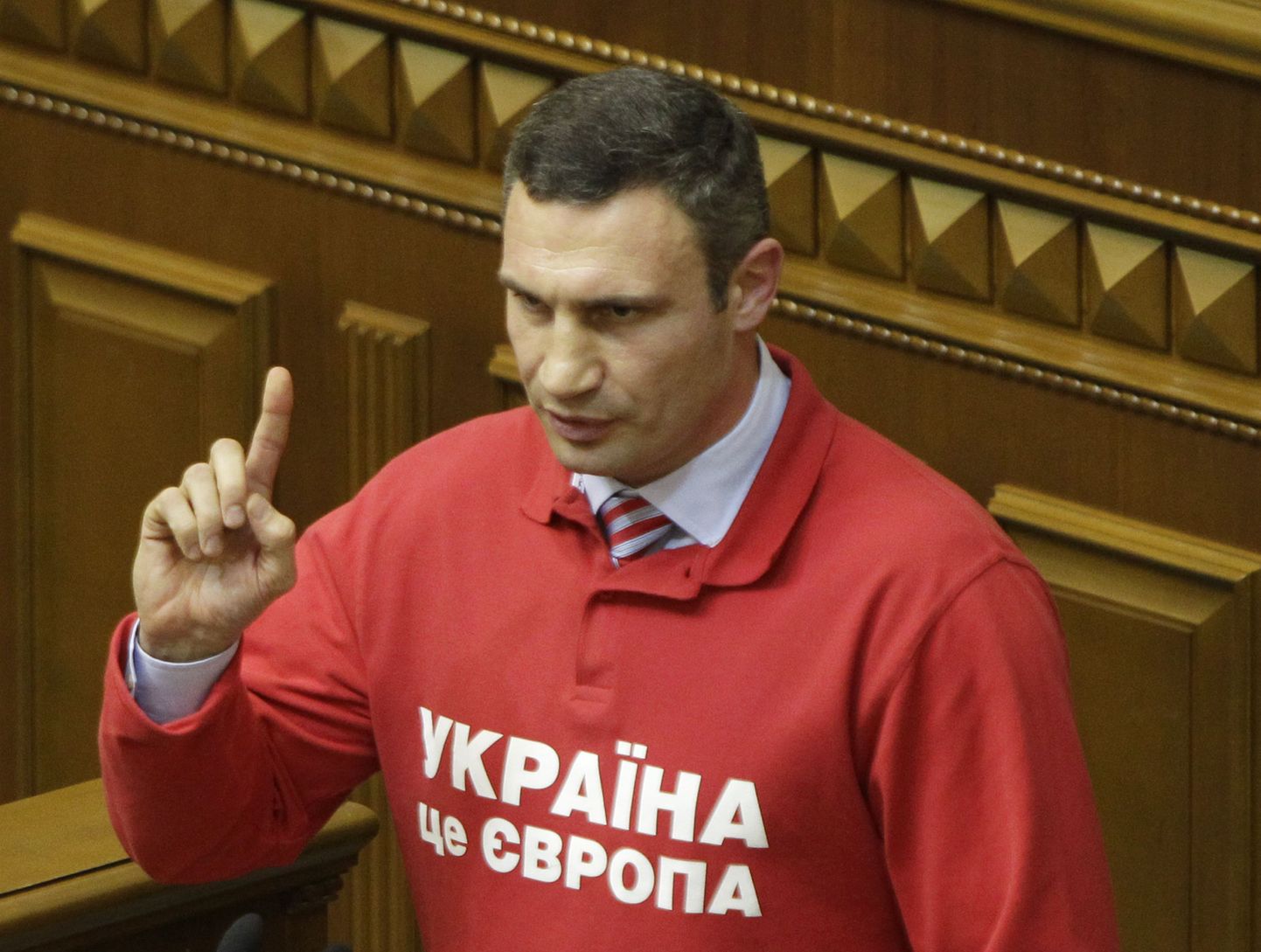 Ukraina opositsioonierakonna Udar juht Vitali Klitško parlamendi kõnetoolis Kiievis.