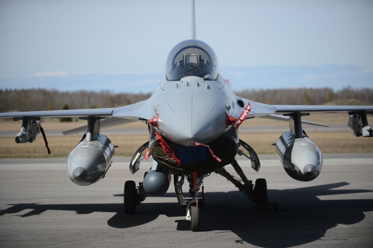 Neli Taani õhuväe hävitajat F-16 maandusid Ämari lennubaasis.