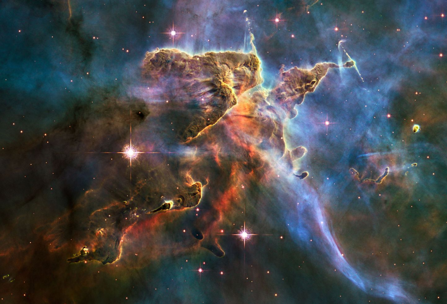 NASA ja ESA avaldasid kosmoseteleskoobi Hubble juubeli puhul viimase värsked fotod 7500 valgusaasta kaugusel sündivast Carina Nebula tähest.