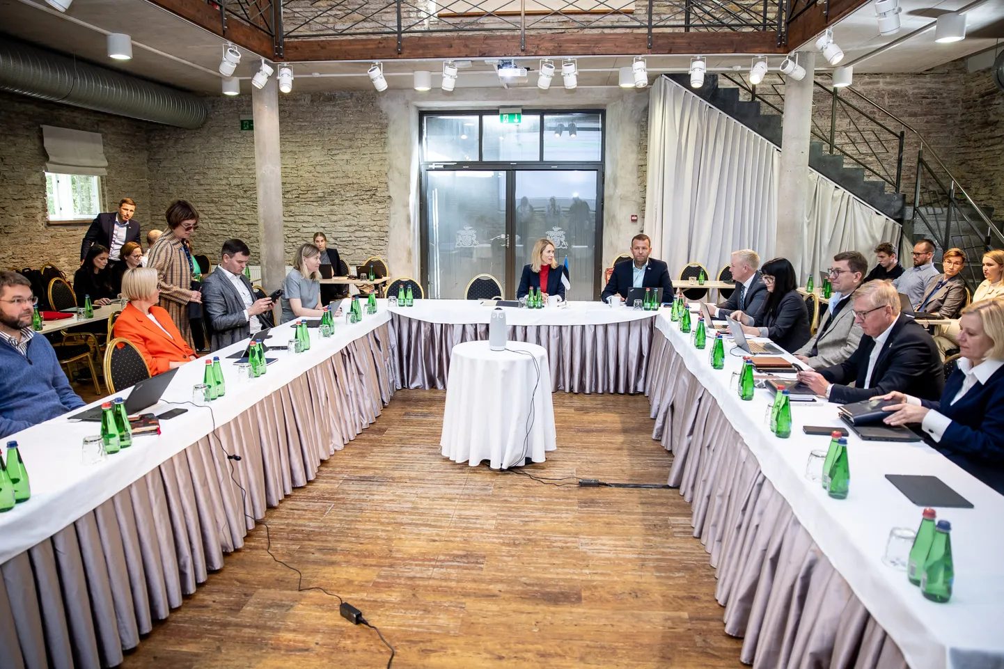 Estonian government fails to reach deal in budget talks.