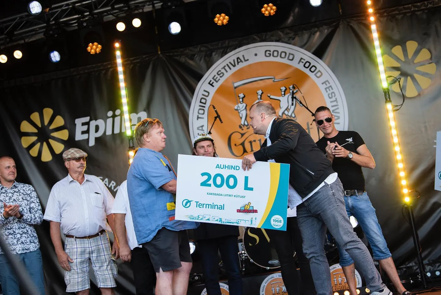 Eelvoorudest edasipääsenuid premeeriti 200 liitri kütusega, saate peaauhind on 1000 liitrit kütust.