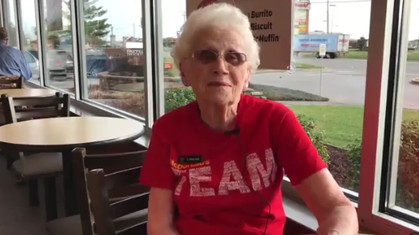 Loraine Maurer on juba aastakümneid McDonald'sis töötanud.