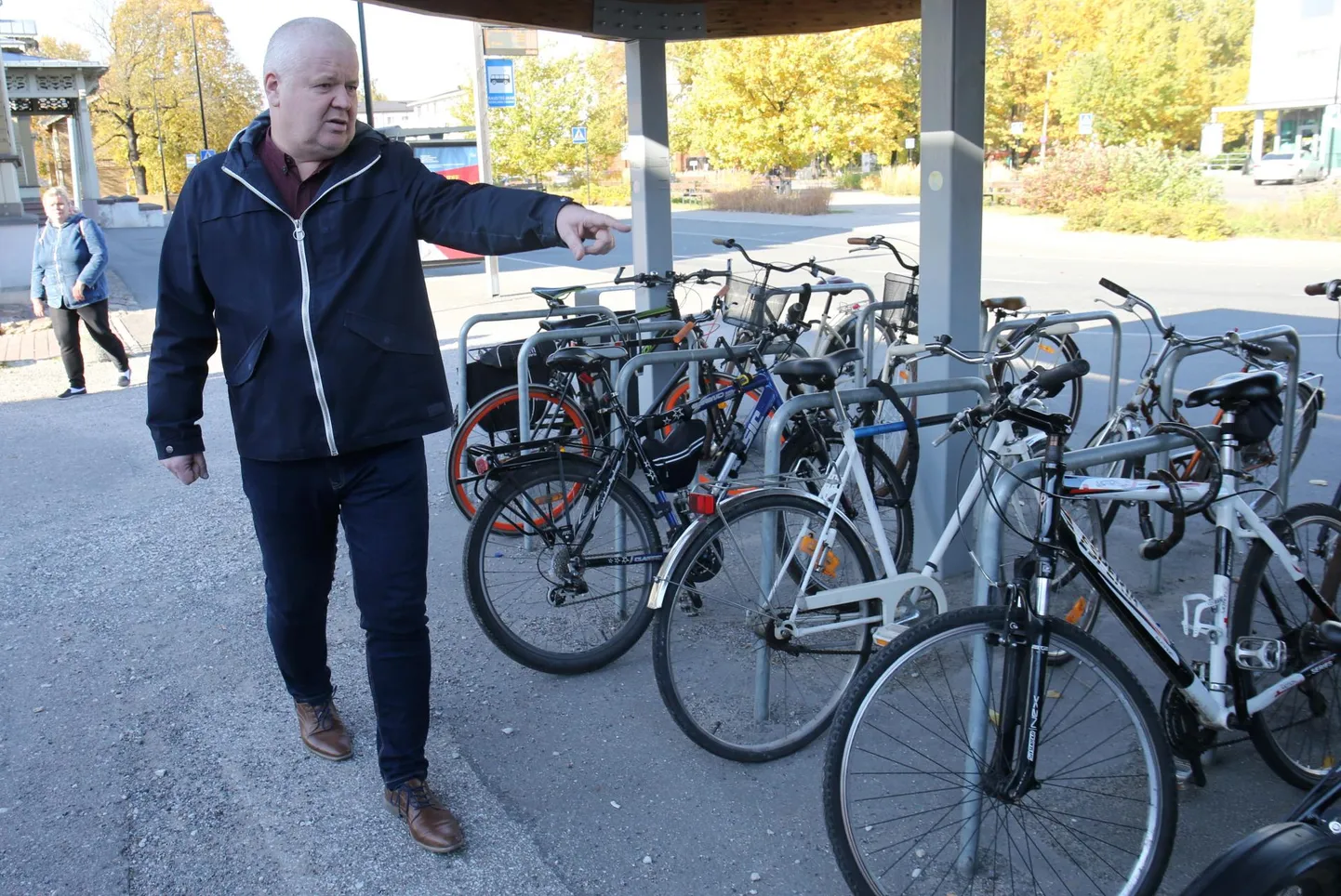 Vaksali rattaparkla on üks velovaraste lemmikpaiku. Eile olid seal kõik sõiduvahendid korralikult lukustatud.
