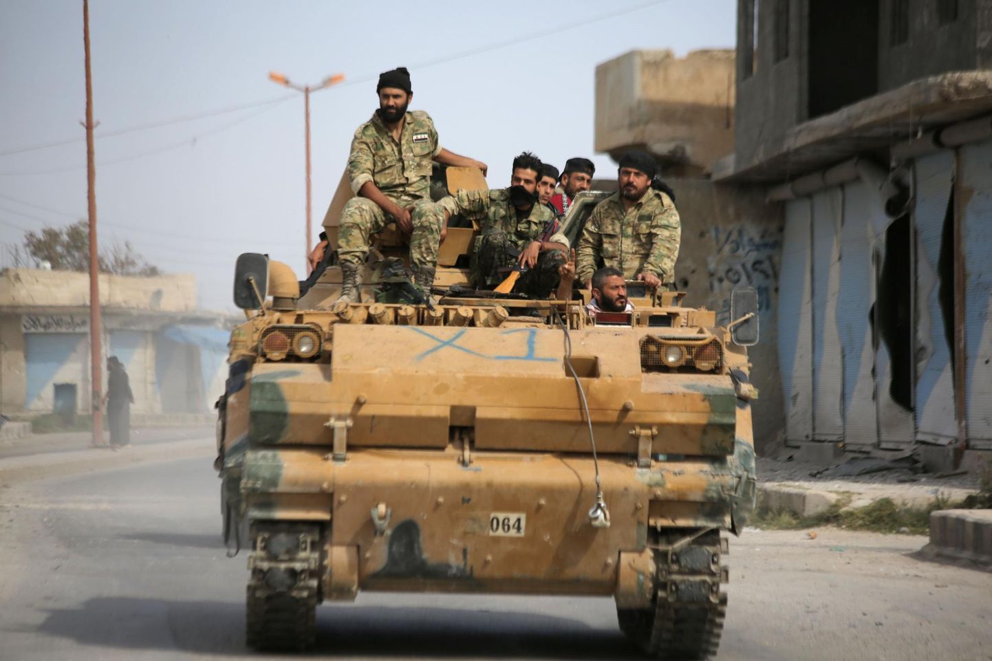 Türgi toetusel tegutsevad Süüria võitlejad Ayn al-Arusi küla juures Süürias.