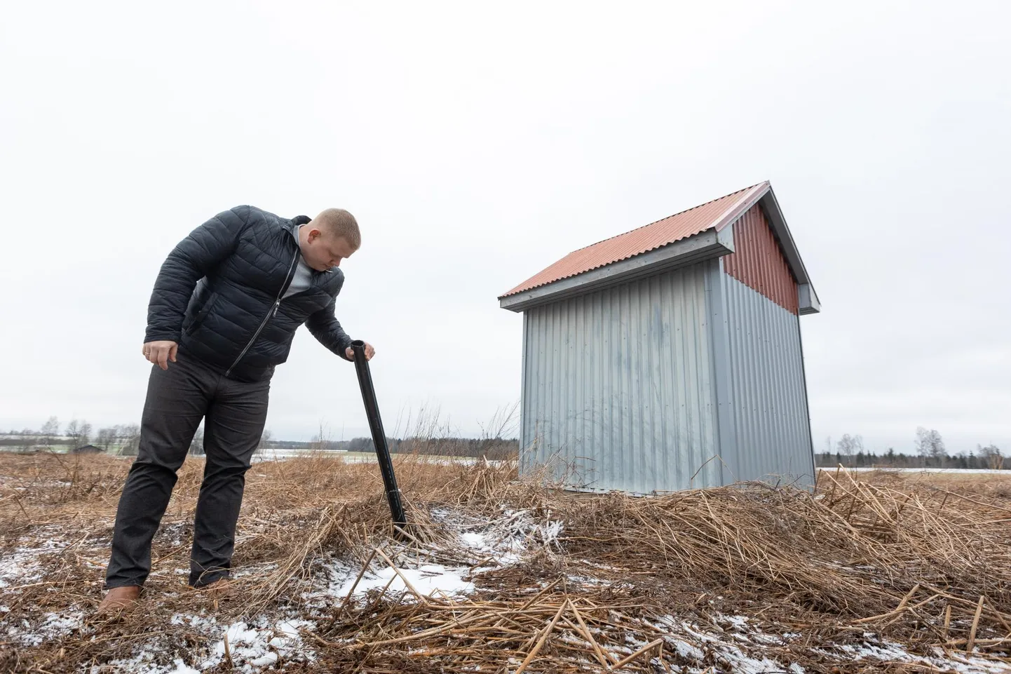 Röa küla asub Paide kesklinnast kiviviske kaugusel, kuid kuulub Türi valda. Nagu ka tema naaberid, soovib ka elanik Janar Salomets saada vett aktsiaseltsilt Paide Vesi.