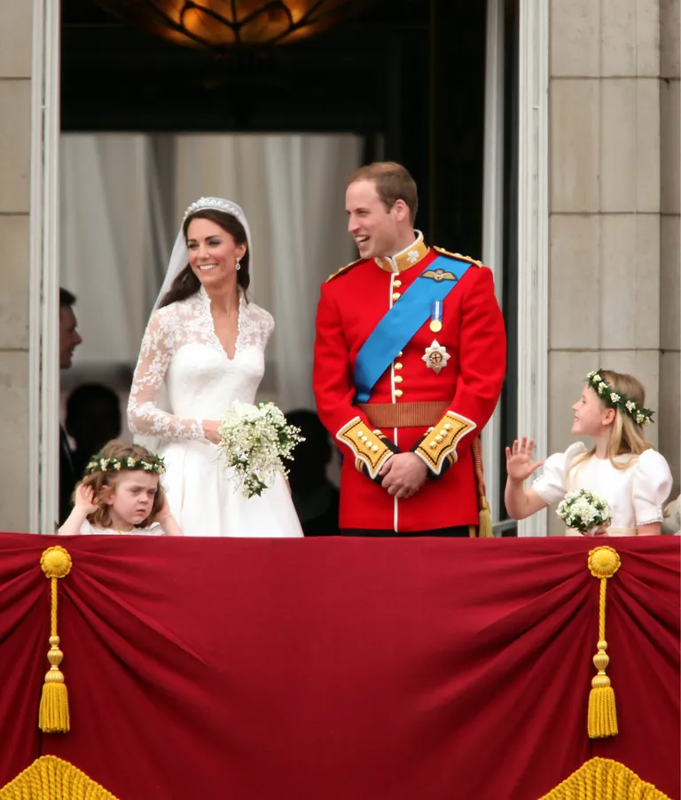 Kate Middleton abiellus prints Williamiga Alexander McQueeni kleidis.