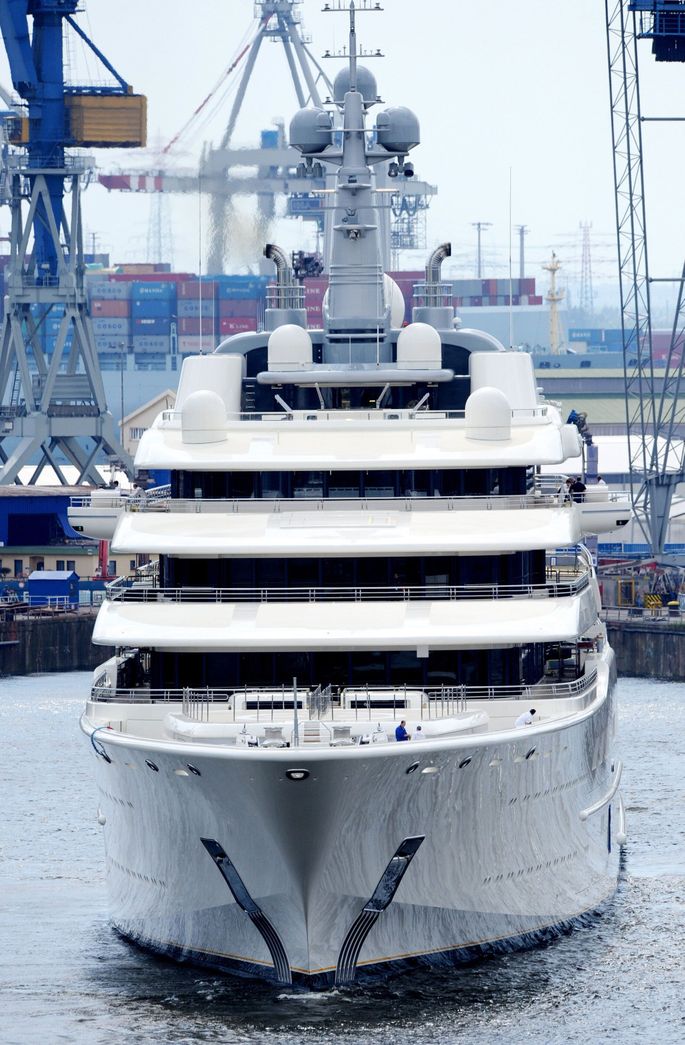 Forbes рассказал о строительстве новой 145-метровой яхты для Абрамовича