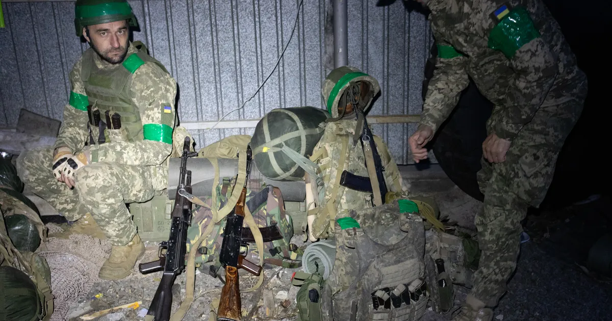 Newly trained Ukrainian infantry head to the front for the first time