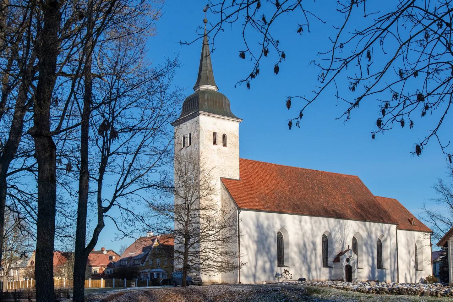 Viljandi Jaani kirikus algab keskpäeval suure reede sõna- ja palveteenistus.