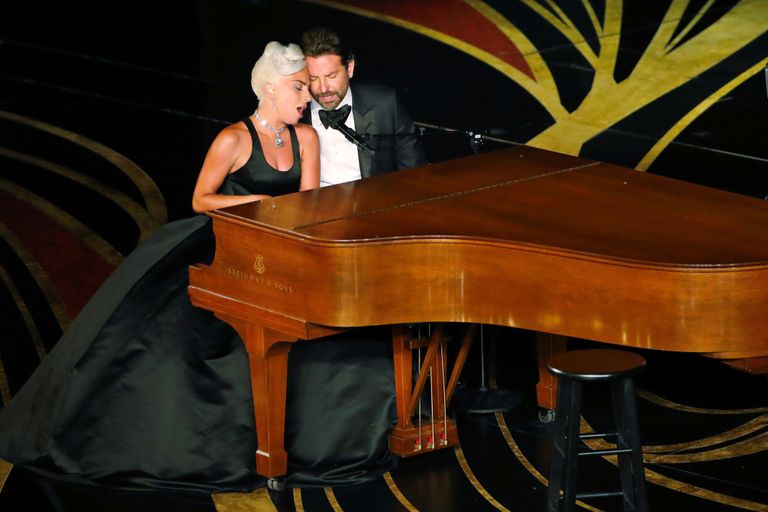 Lady Gaga ja Bradley Cooper esitamas Oscari-galal pala «Shallow» filmist «A Star is Born»