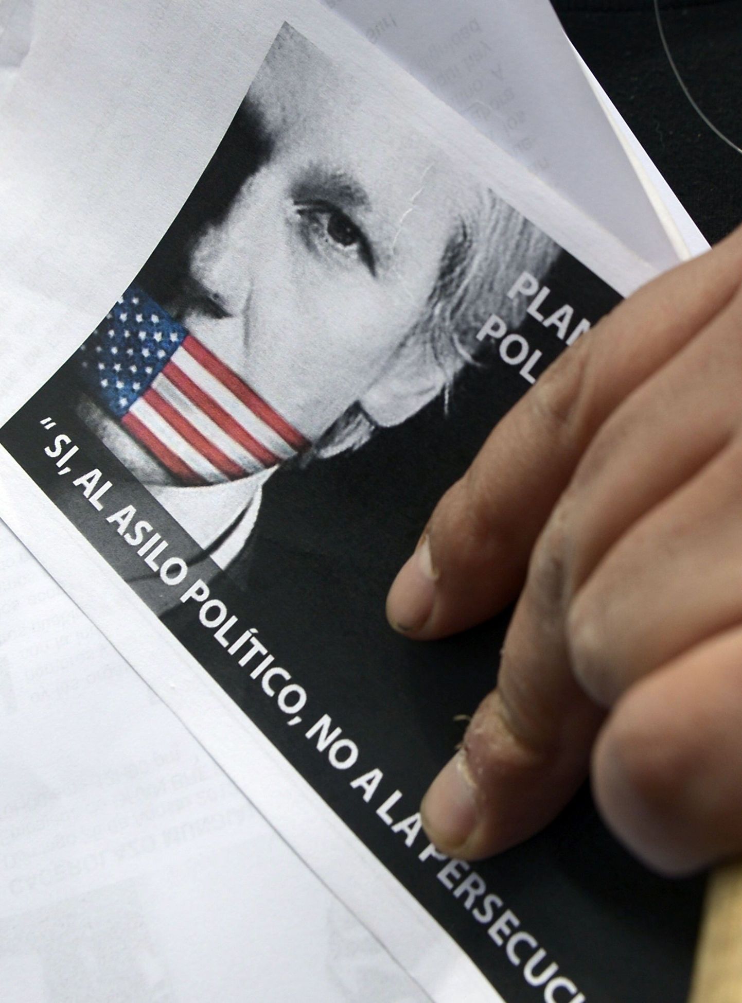 Julian Assange'i pildiga pamflett