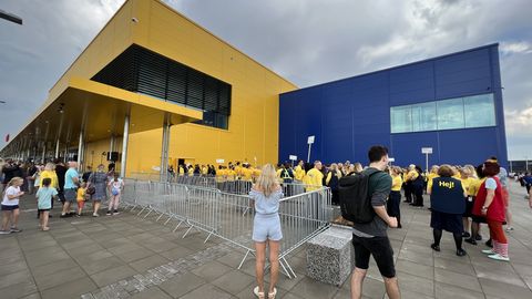 ФОТО ⟩ Из нового магазина IKEA эвакуировали персонал и посетителей