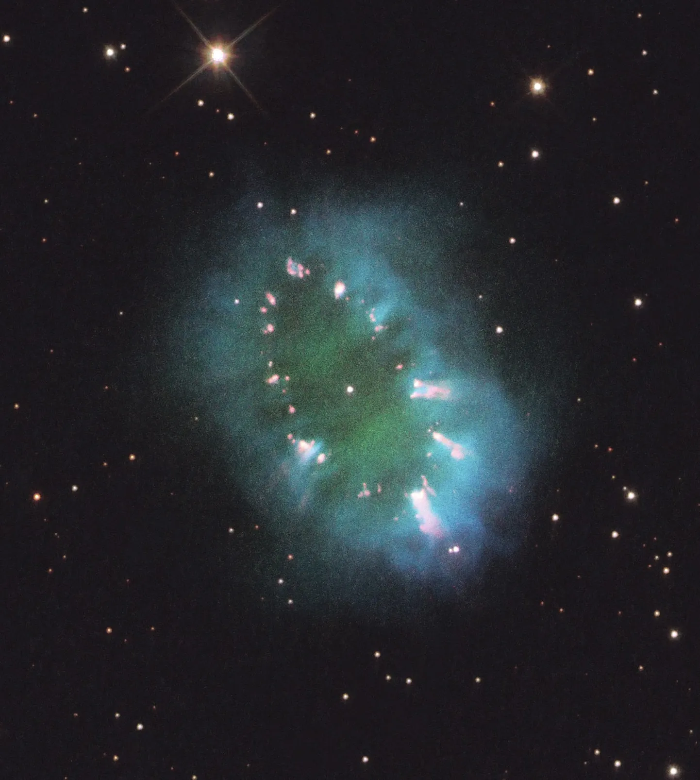 Hubble pildistas kosmilist «kaelakeed»