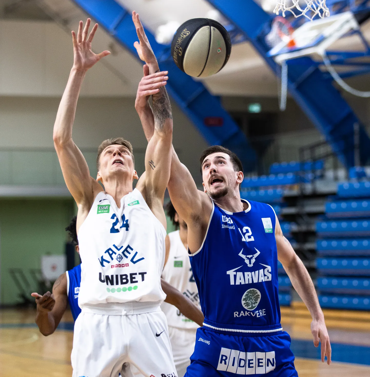 Indrek Sunelik (vasakul) mängis hooajal 2020/21 BC Kalev/Cramo särgis.