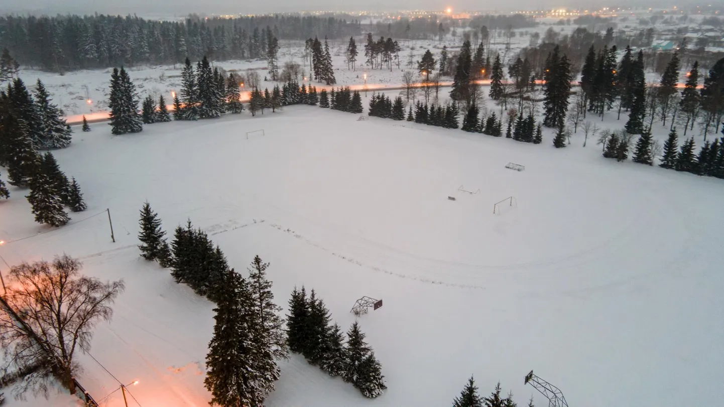 Tapa ujula on plaanis rajada linna staadioni kohale, aga praegu on arendus toppama jäänud.