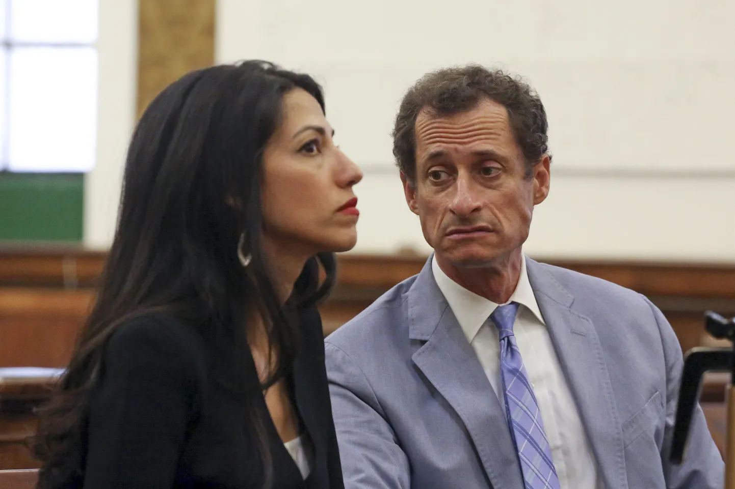 Anthony Weiner kohtus võõrdunud abikaasa Huma Abediniga.