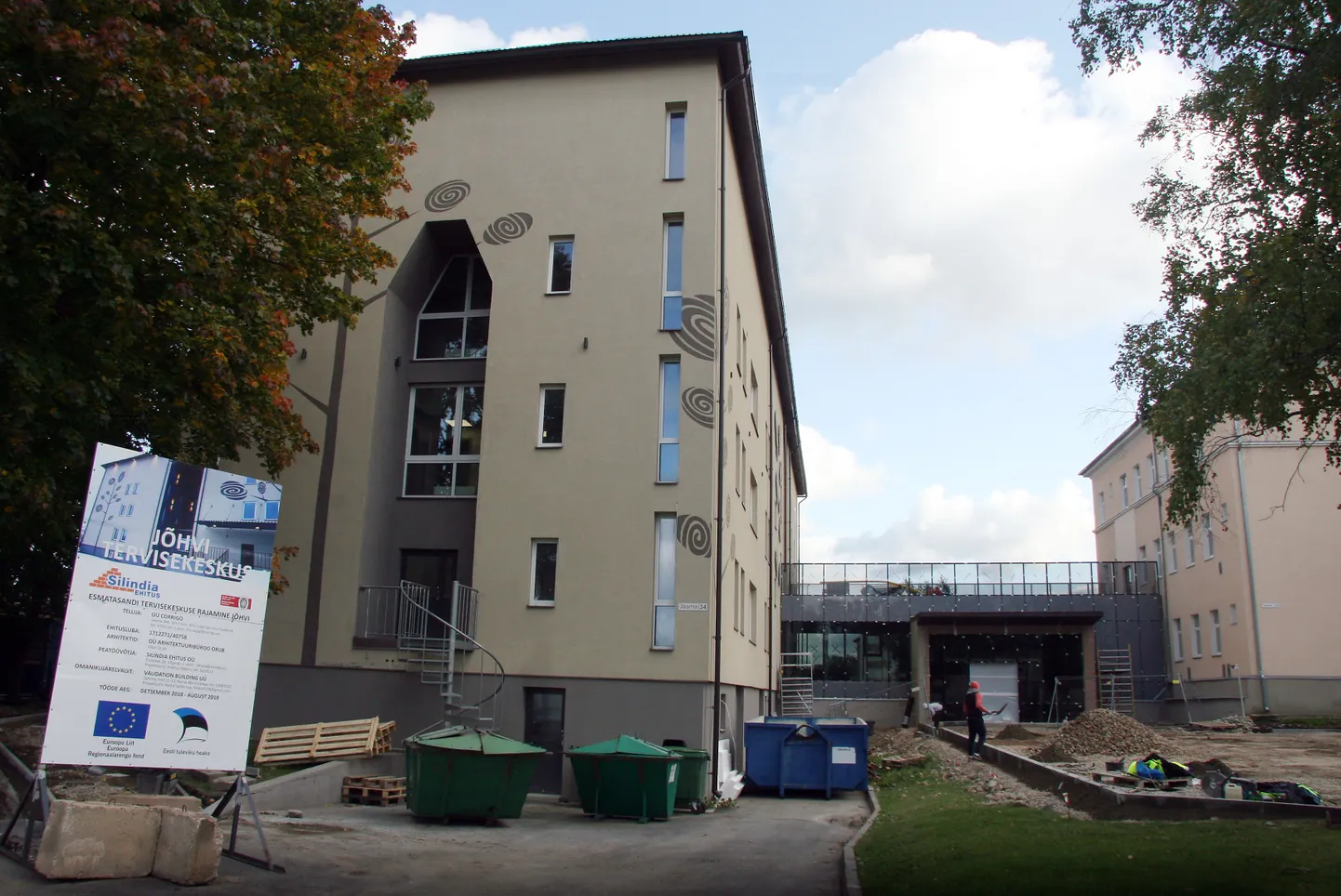 Jõhvi uus tervisekeskus valmis möödunud aasta lõpus, kuid selle saamise lugu on fikseeritud praegu käimas olevas kohtuprotsessis, kuna prokuratuur leiab, et sellega kaasnes kriminaalseid tegusid.