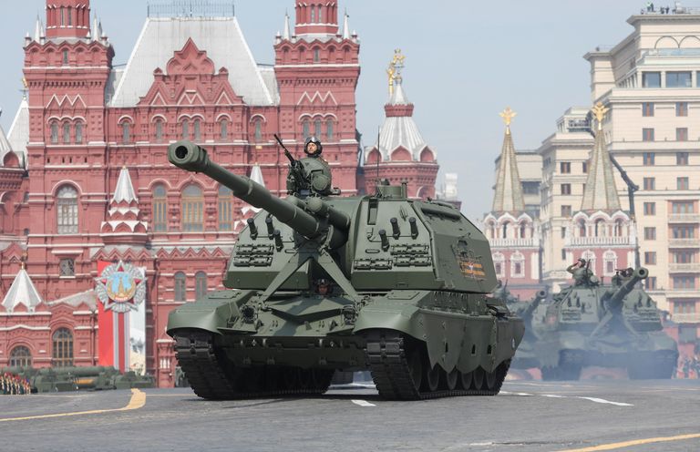 152 mm liikursuurtükk 2S19M2 Msta-S tänavusel maiparaadil Moskva Punasel väljakul.