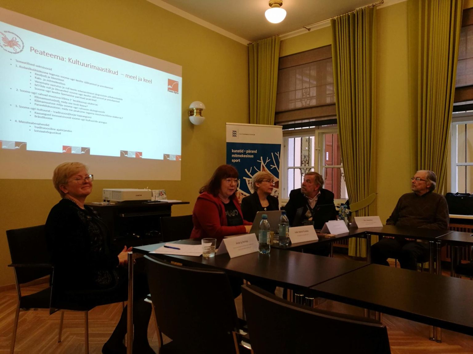 Eile vastasid kultuuriministeeriumis ajakirjanike küsimustele Anne-Ly Reimaa (vasakult), Helle Helena Puusepp, Kadi Raudalainen, Tõnu Seilen­thal ning Andres Heinapuu.